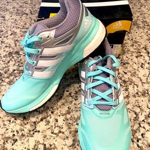 Women’s sz8 adidas response boost techfit